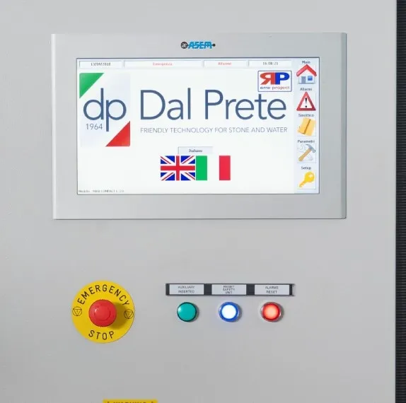 Mini Compact L 3.1 Premium — Control panel with 15,6” touchscreen to manage all plant operations.